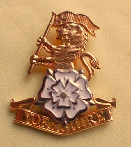 STAYBRITE BRASS & ENAMEL YORKSHIRE REGIMENT CAP BADGE - C329 - Picture 1 of 3
