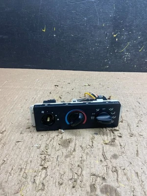 1999 - 2004 Ford F250 F350 A/C Heater Climate Control Panel Trim T8839 DG - Image 1 of 4