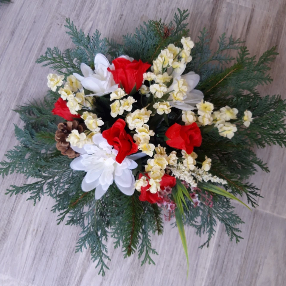 Grabgesteck, Grableger weiß/gelb, ca. 35 cm ∅ mit Naturreißig und künstl. Blumen - Bild 1 von 1