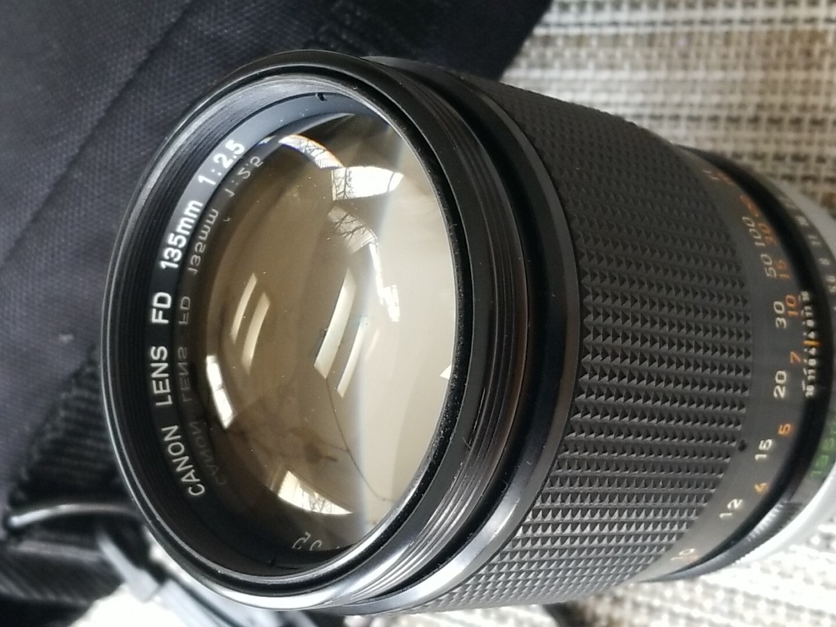 Canon FD Camera Lenses 135mm Focal f/2.5 Maximum Aperture Canon FD Camera Lenses 135mm Focal f/2.5 Maximum Aperture