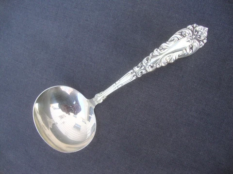 Amston Athene/Crescendo Sterling Silver Gravy Ladle Ornate Handle Christmas 6" Cover