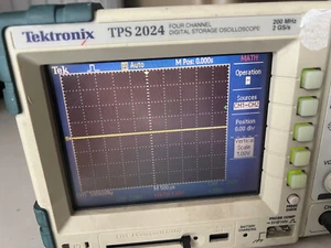 Osciloscopio de almacenamiento digital aislado Tektronix TPS2024 con TPS2PWR1 - Imagen 1 de 15