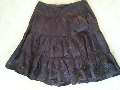 Falda acampanada marrón Avenue para mujer talla grande 16 bordada con lentejuelas florales Foto 1 de 3