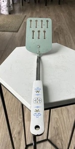 Vintage Ekco Short Spatula Turner Tulip Design Key Hole Slots 9 1/4” Long - Picture 1 of 5