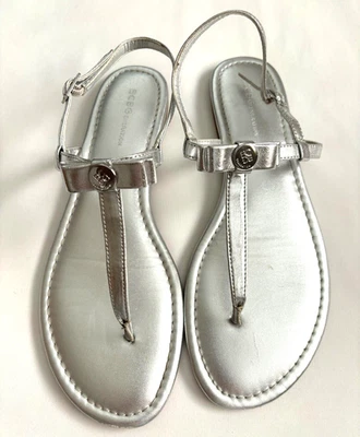 Sandalias BCBG Generation Kendal plateadas con tanga con lazo para mujer talla 9,5-B Foto 1 de 4