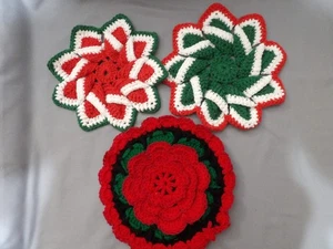 3 handgefertigte dicke gehäkelte Topflappen oder Wärmepads, Weihnachtsmotiv und Farben, - Bild 1 von 9