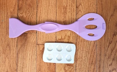 ULTIMATE EASY BAKE OVEN PUSHER / SPATULA & CUPCAKE PAN - Image 1 of 2