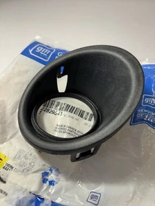 Chevrolet GM OEM Foglight Fog Driving Light Lamp-Lamp Bezel Right 22829541 - Picture 1 of 12