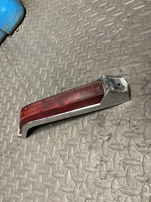 1963 Imperial conjunto de lanterna traseira lateral esquerda driver 2243173 Mopar fabricante de equipamento original  - Imagem 1 de 4