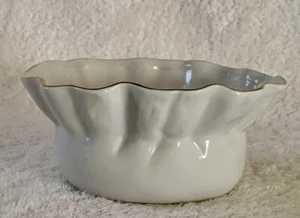 Toscany Collection scalloped ceramic bowl Gold Trim - Picture 1 of 3