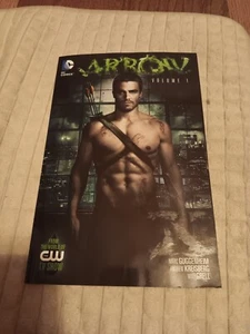 Dc Comics Arrow Volume 1 From The World Of The CW TV Show (TPB) - Picture 1 of 22