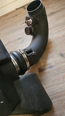 Kit de entrada de ar frio AIRAID para 2011-2014 Ford Mustang GT 5.0L com coletor Boss - Imagem 1 de 3