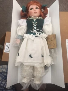 Una muñeca de colección Connoisseur de Seymour Mann Musical Nuevo en la caja D-281 - Imagen 1 de 11