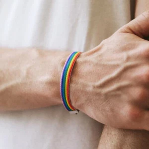 2 Stücke Bunte Regenbogen Armbänder für Männer Symbol der Liebe - Picture 1 of 12