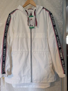 Tommy Hilfiger NUEVO CON ETIQUETAS Rompevientos Chaqueta de Lluvia Con Capucha Blanca Ligera Para Mujer XL  - Imagen 1 de 22