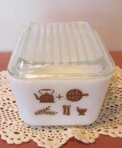 Vintage Mint 1 1/2 Pint Lidded Pyrex Storage Dish - Picture 1 of 5