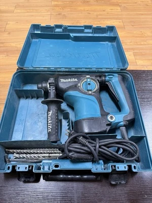 MAKITA 1‑1/8'' Rotary Hammer, Hammerdrill accepts SDS‑PLUS bits comes with case - Image 1 of 4