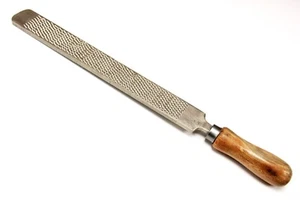 Raspador con mango de madera súper afilado (dos lados) 18" de largo - Imagen 1 de 2