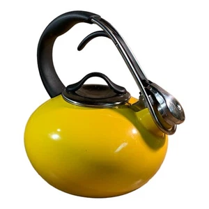 Chantal Yellow LIVESTRONG 1.8 Qt Enamel-Steel Loop Whistling Tea Kettle Pot - Imagen 1 de 8