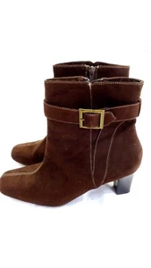 FASHION BUG WOMENS BROWN FAUX SUEDE ZIP SIDE ANKLE BOOTS SIZE 9.5 W - Picture 1 of 4