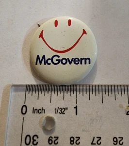 McGovern for President Smiley Political Campaign Pin Pinback - Picture 1 of 2
