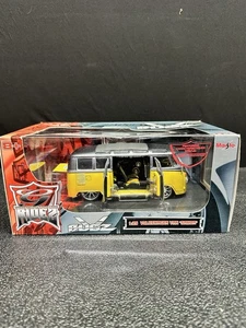MAISTO 1:25 RIDEZ BUGZ VOLKSWAGEN VAN SAMBA YELLOW & GRAY NEW IN BOX - Picture 1 of 7