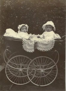 France Toddlers children in a pram Old Cabinet Card Photo 1900 - Imagen 1 de 3