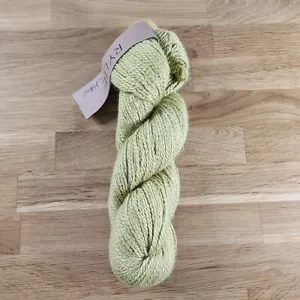 Ein Knäuel Hikoo Rylie Garn Sport Alpaka Maulbeerseide Leinen Farbton 084 Kelp - Bild 1 von 3