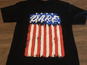 Camiseta Negra Pequeña DARE To Resist Drugs & Violence Patriótica de EE. UU. - Imagen 1 de 8