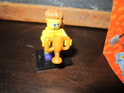 LEGO minifigura minifiguras serie 15 luchador campeón ganador copa de oro ganar juguete divertido Foto 1 de 3