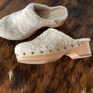 Womens J CREW Curly Faux Shearling Clog size 6 NEW - Picture 1 of 3