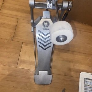 Yamaha FP-7210A Chain Drive Single Bass Drum Pedal Silver - Picture 1 of 3