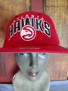 Atlanta Hawks Baskeballmütze mit Druckknopfleiste von Fan Favorit. - Bild 1 von 3