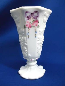 WESTMORLAND MILK GLASS GRAPES WITH HAND-PAINTED RIBBON & ROSES VASE - Picture 1 of 4