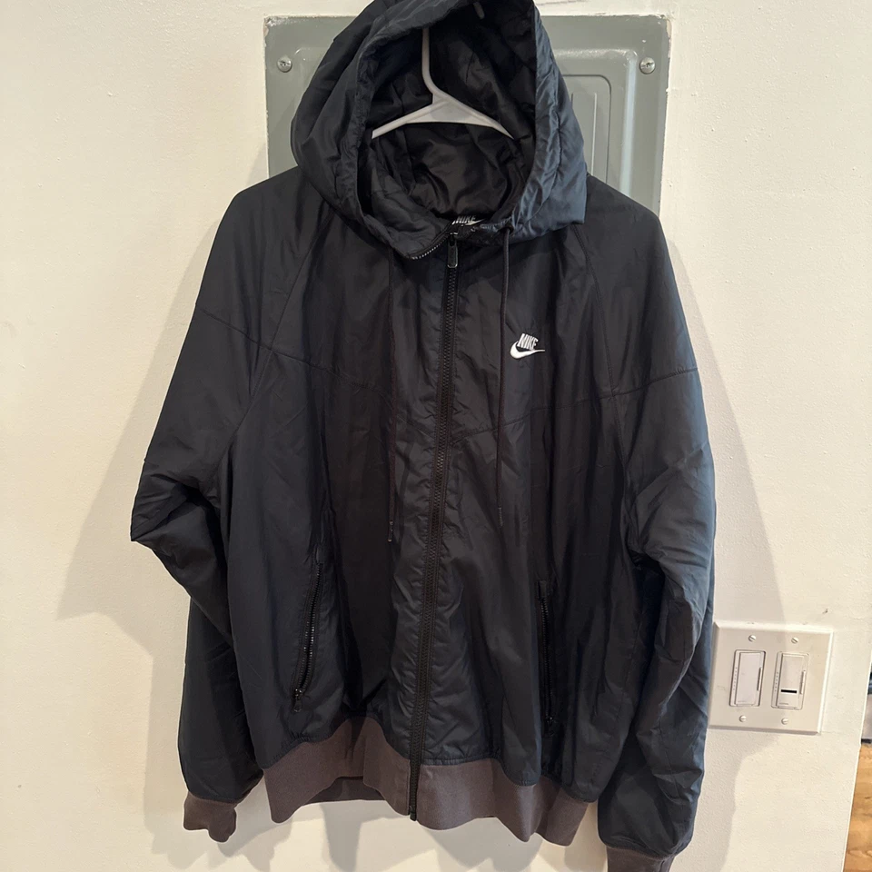 Nike Sportswear Corredor de viento negro talla pequeña Foto 1 de 4