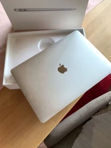 Apple MacBook Air 13" A1932 2018, 13,3 pouces, argent, 1,6 GHz, 8 Mo de RAM, 256 Go - Photo 1/13