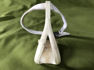 BUONA CLIP PUNTA BICICLETTA VINTAGE ANNI 80 M NYLON BIANCO CAT EYE TC-110-M CINGHIA SUGINO - Foto 1 di 4