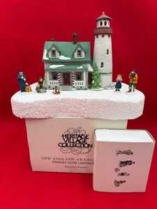 DEPT 56 CRAGGY COVE LIGHTHOUSE 59307 SEACAPTAIN HIS MATES 56587 LEMAX PLATFORM - Bild 1 von 19