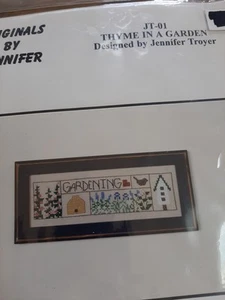 Thymian im Garten Kreuzstich-Set "Gartenarbeit" 6"x12" Neu in Verpackung, Jennifer Troyer - Bild 1 von 7