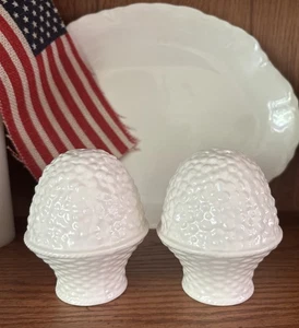Mikasa Country Manor Blanco - Juego de coctelera de sal y pimienta - Imagen 1 de 5