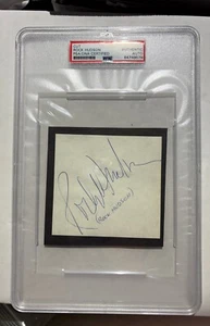 Tarjeta firmada por Rock Hudson - Autógrafo en losa certificado por ADN de PSA - Imagen 1 de 2