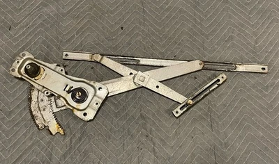 Regulador de ventana manual derecho pasajero Mazda RX-7 FB SA S1 S2 S3 1979-1985 FABRICANTE DE EQUIPOS ORIGINALES Foto 1 de 4