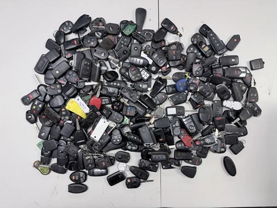LARGE LOT OF KEY FOBS OEM AND AFTERMARKET LOT UNTESTED LARGE BOX FILLED 1828 - Image 1 of 4