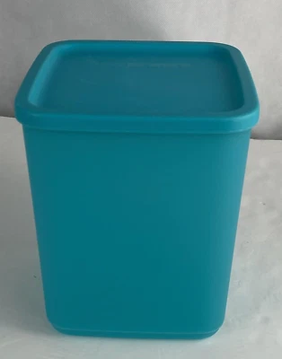 Tupperware Square Round Food Storage Basic Brights Aqua Blue 7 1/2 Cups New - Image 1 of 3