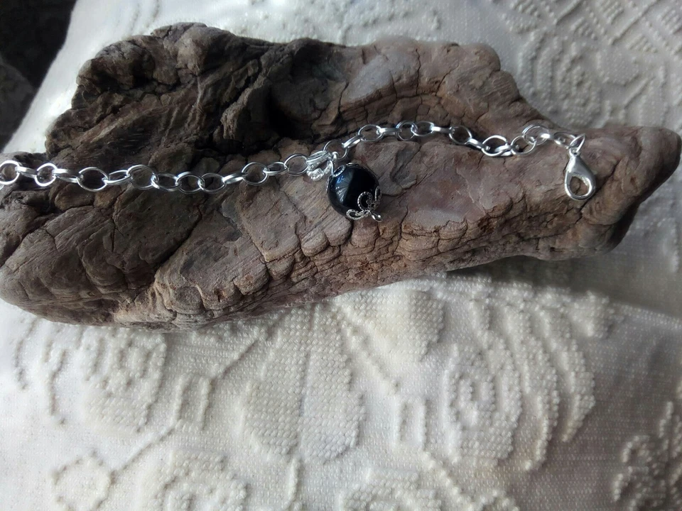 BRACCIALE ARTIGIANALE IN ACCIAIO INOX CON PENDENTE SARDO "SU COCCU" PINNADELLU - Immagine 1 di 3