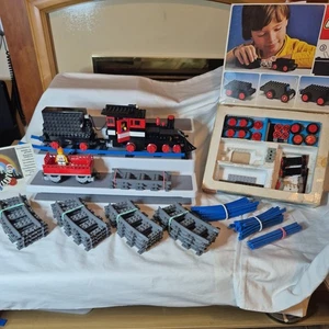 Juego de tren LEGO 107 1975 vintage con motor de 4,5 V, c/ con vagones, vía, minifigura  - Imagen 1 de 20
