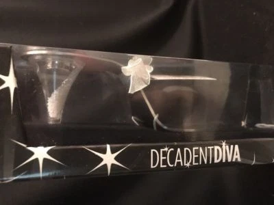 Nuevo Tacón Alto Servidor de Pasteles Ojo Salvaje Tacón Magnético Extraíble (Blanco) BODA Foto 1 de 2