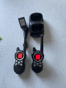 (2) Motorola MR350R Talkabout 2-Way Radios 35m Walkie Talkies & Charger - Picture 1 of 8