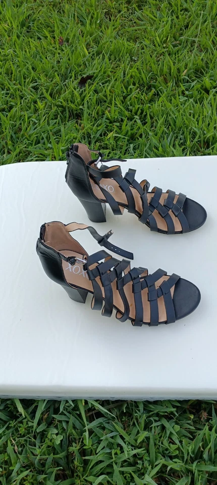 Xoxo黑色皮革凉鞋高跟鞋  — 第 1/3 张图片