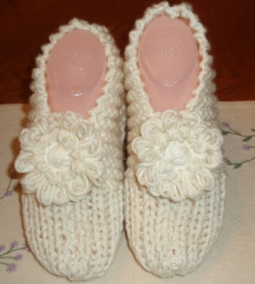 ZAPATILLAS TEJIDAS A MANO MUJER DAMA "LINDAS" con DAGARITA ~ TALLA MEDIANA 7 - 9 ~ NUEVAS Foto 1 de 4